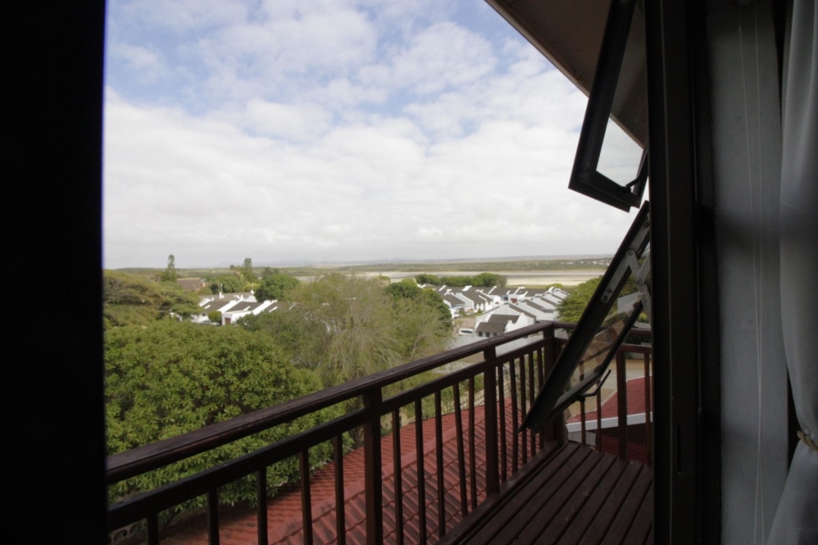6 Bedroom Property for Sale in Paradise Beach Eastern Cape